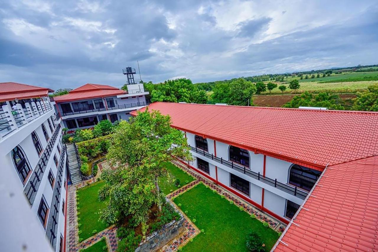 Centauria Wild Hotel Udawalawe Luaran gambar